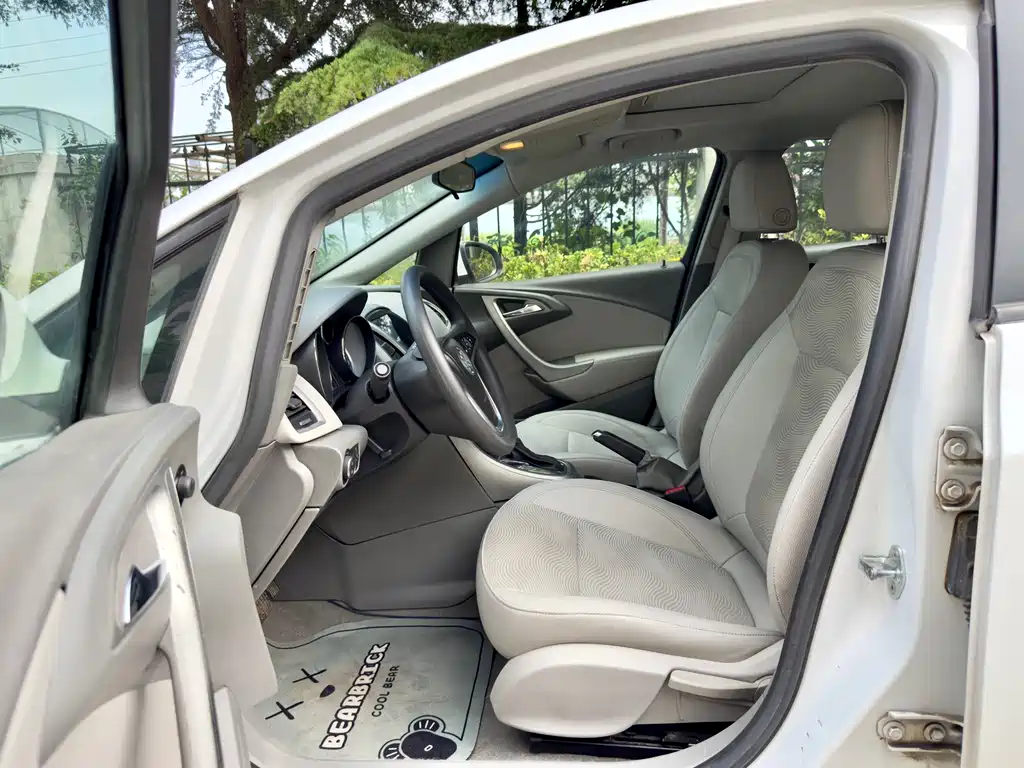 Buick Excelle 2013 — фото 14