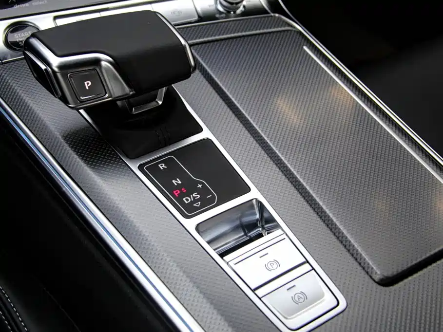 Audi A6L — фото 19