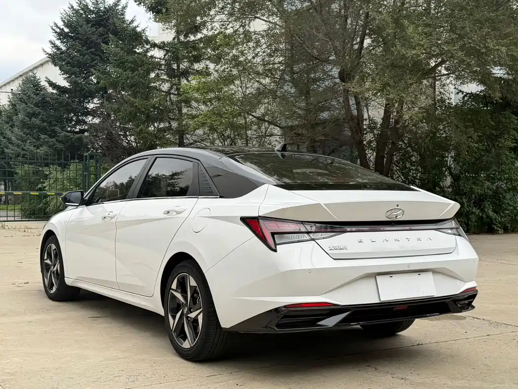 Hyundai Elantra 2022