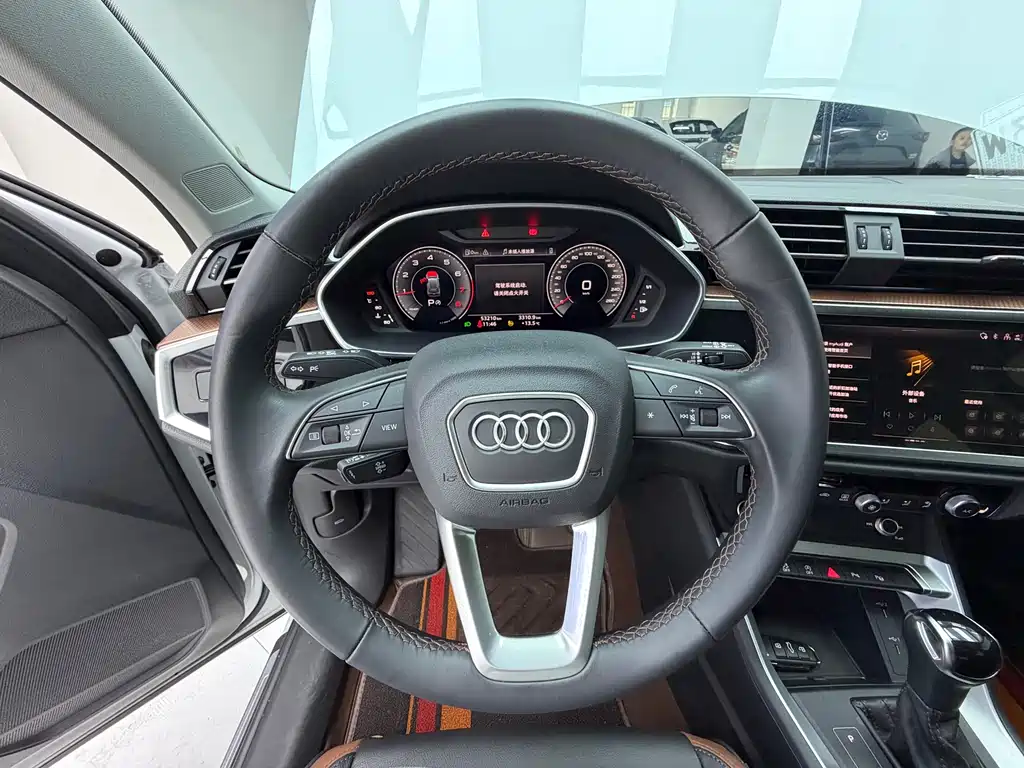 Audi Q3 2023 — фото 10