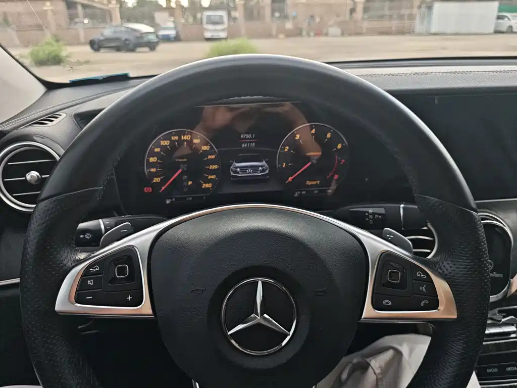 Mercedes-Benz E-Class 2017 — фото 19