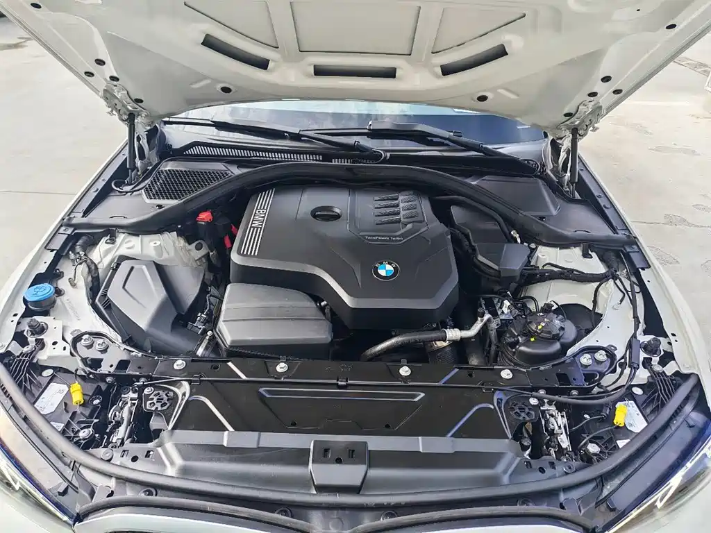 BMW 3 Series 2023 — фото 10