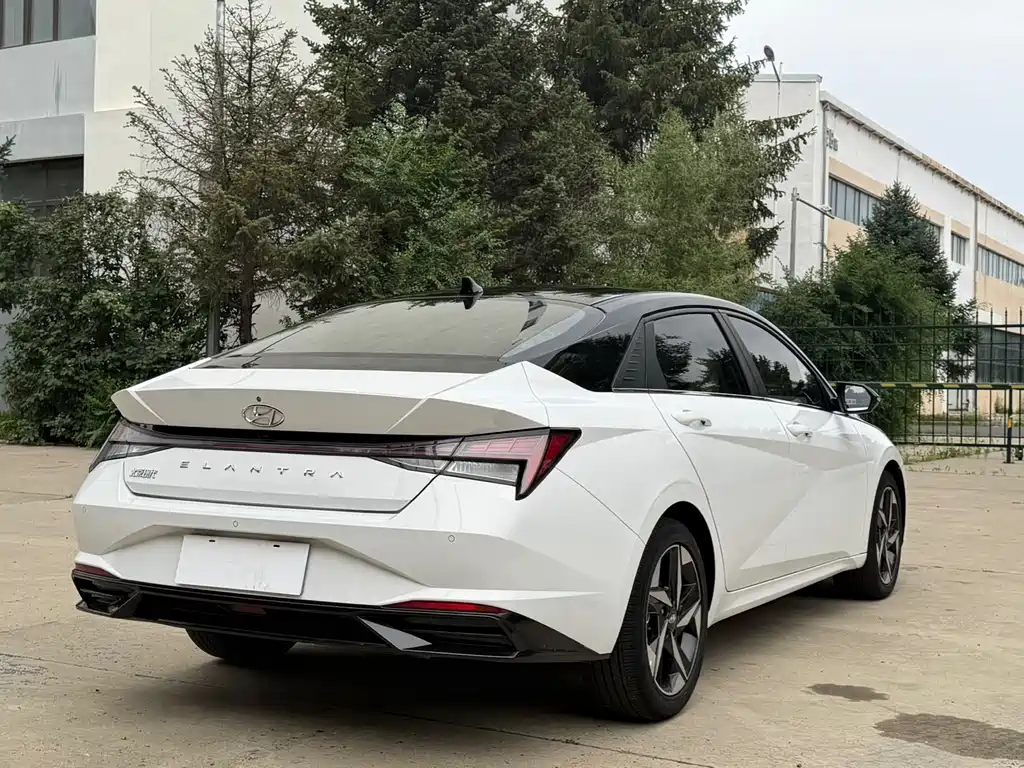 Hyundai Elantra 2022