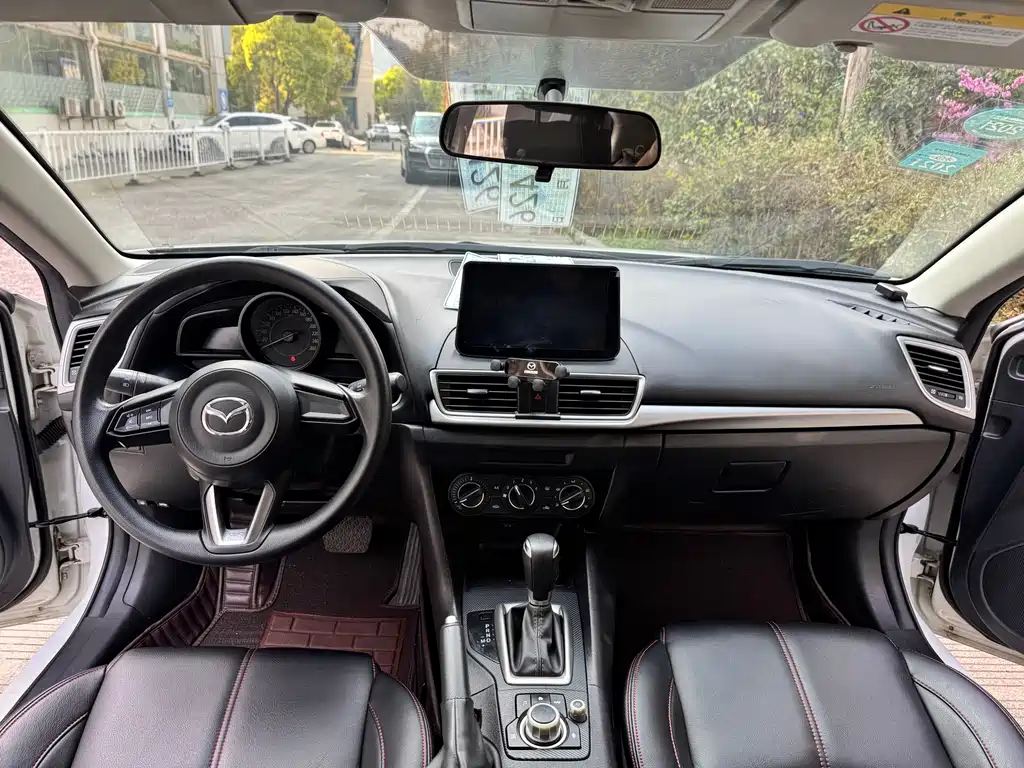 Mazda 3 Axela 2019 — фото 13