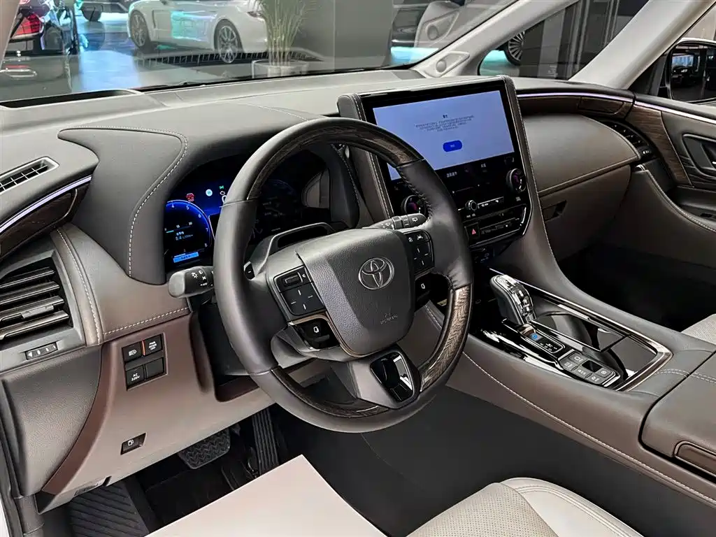 Toyota Alphard 2025 — фото 6