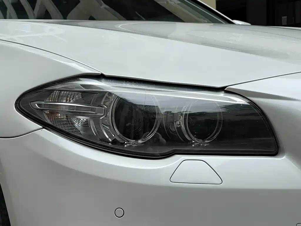 BMW 5 Series 2015 — фото 9