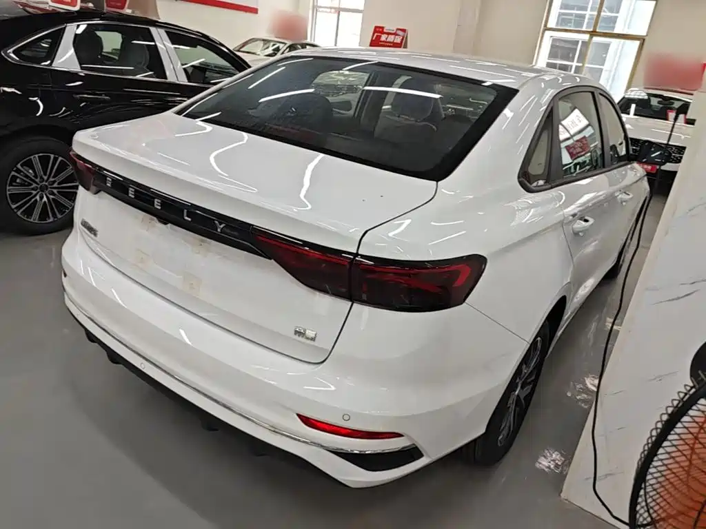 Geely Emgrand 2026