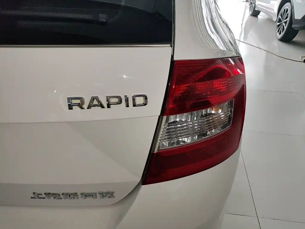 Skoda Rapid Spaceback 2016 — фото 8