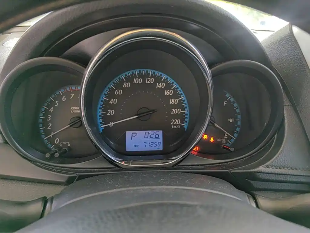 Toyota Yaris L 2018 — фото 12