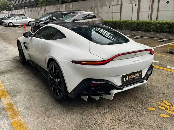 Aston Martin V8 Vantage 2019
