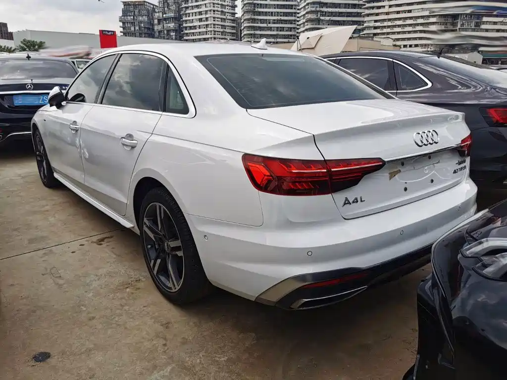Audi A4L 2021 — фото 13
