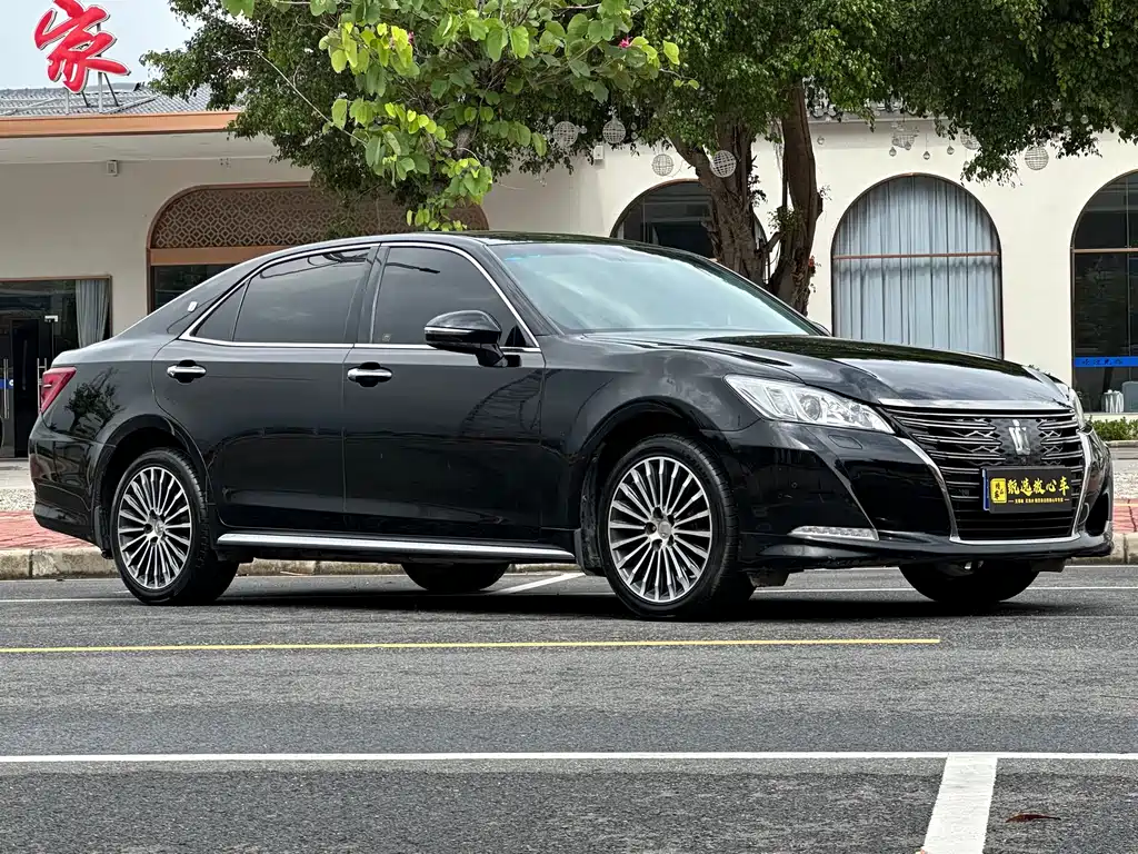 Toyota Crown 2018 — фото 3