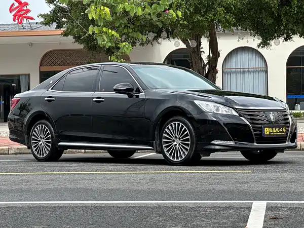 Toyota Crown 2018