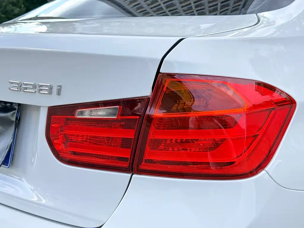 BMW 3 Series 2015 — фото 30