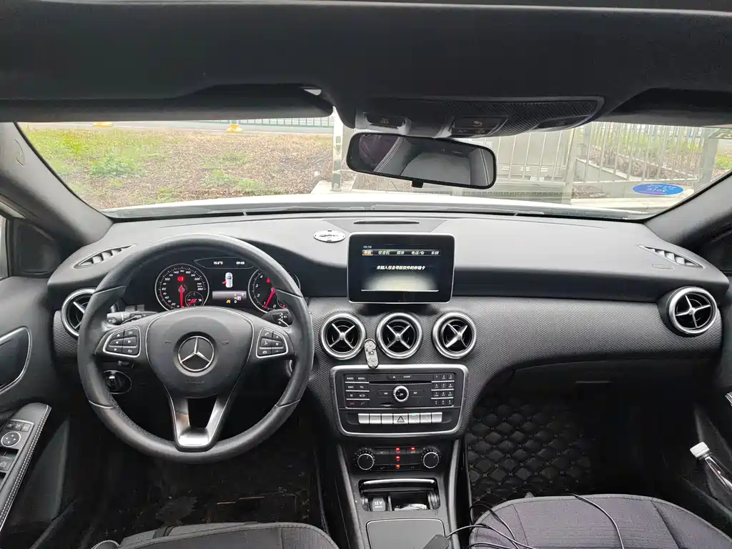 Mercedes-Benz A-Class 2017 — фото 10