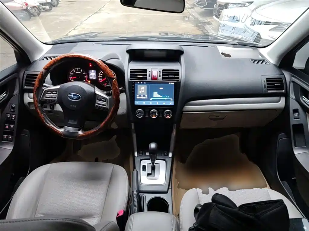 Subaru Forester 2015 — фото 10