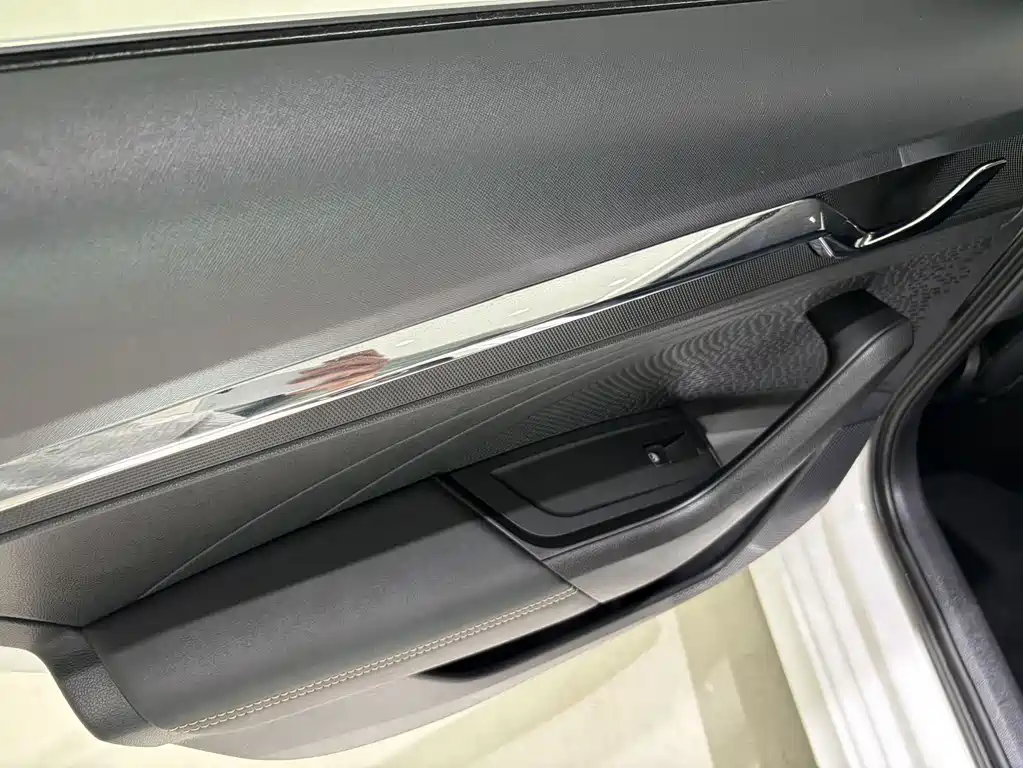 Skoda Octavia 2023 — фото 19
