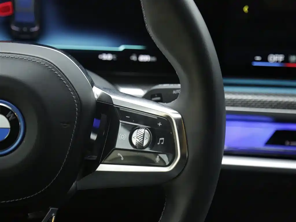 BMW i7 M70L 2023 — фото 16
