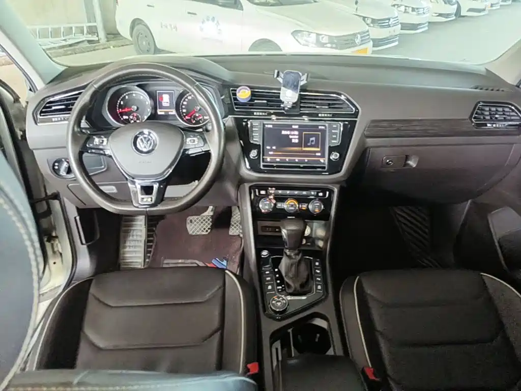 Volkswagen Tiguan L 2017 — фото 10