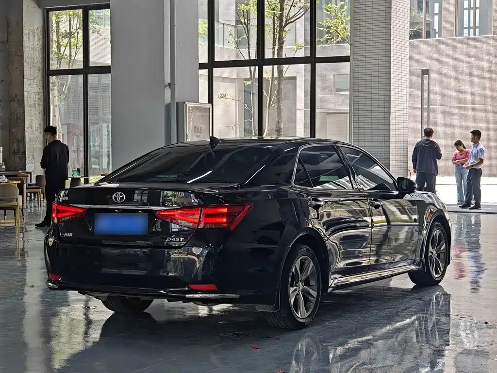 Toyota Crown 2018 — фото 10