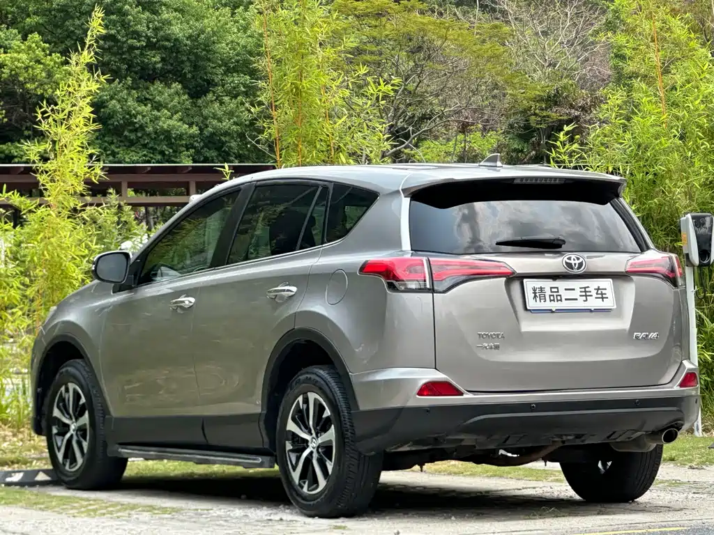 Toyota RAV4 2019 — фото 4