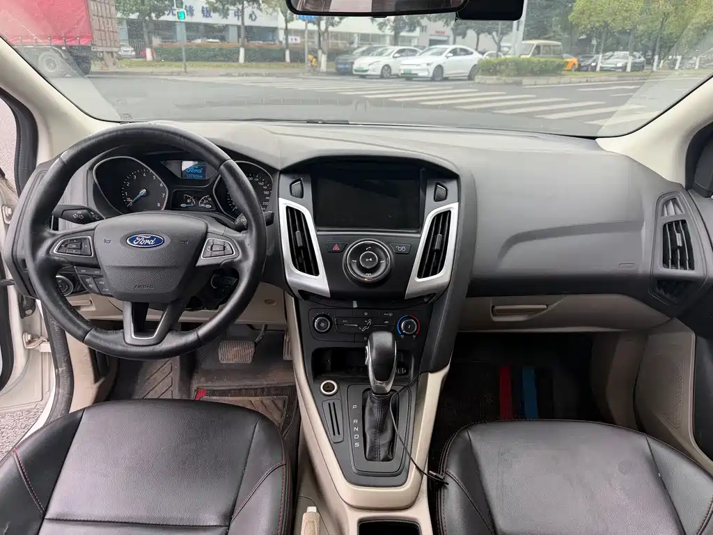 Ford Focus 2016 — фото 13
