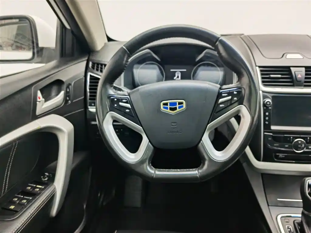 Geely Emgrand 2016 — фото 11