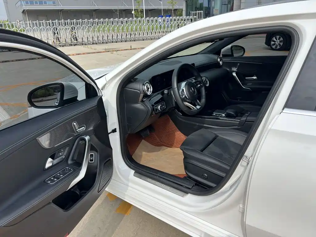 Mercedes-Benz A-Class 2023 — фото 9