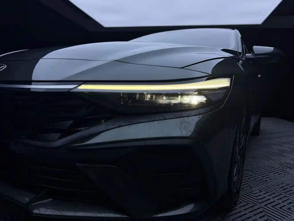 Hyundai Elantra 2025