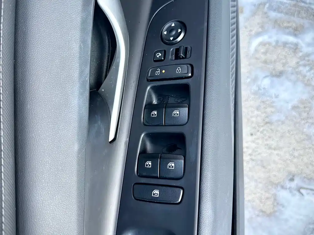 Hyundai Elantra 2023 — фото 17