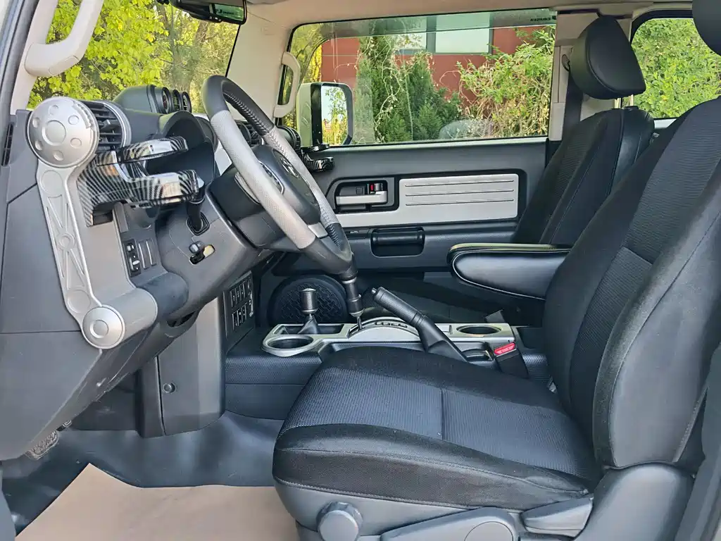 Toyota FJ Cruiser 2018 — фото 9