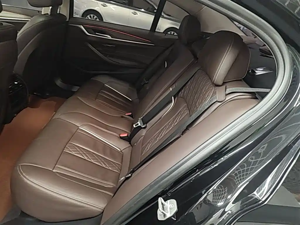 BMW 5 Series 2020 — фото 17