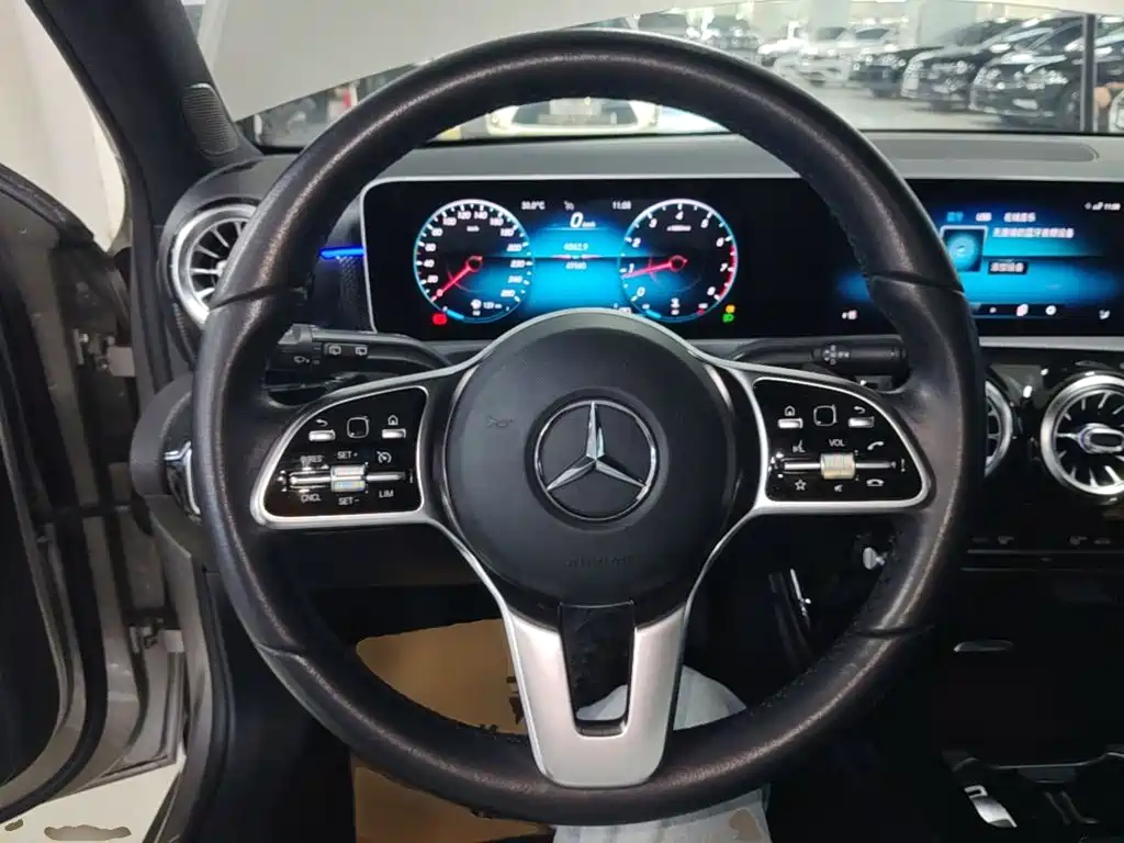 Mercedes-Benz A-Class 2020 — фото 11