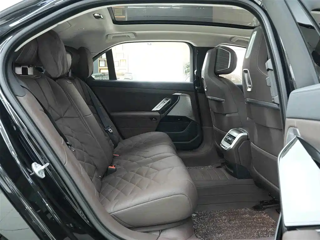BMW 7 Series 2025 — фото 13
