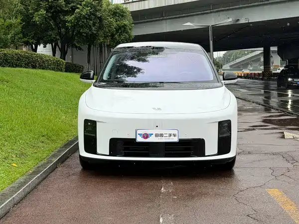 Li Auto i8 2026