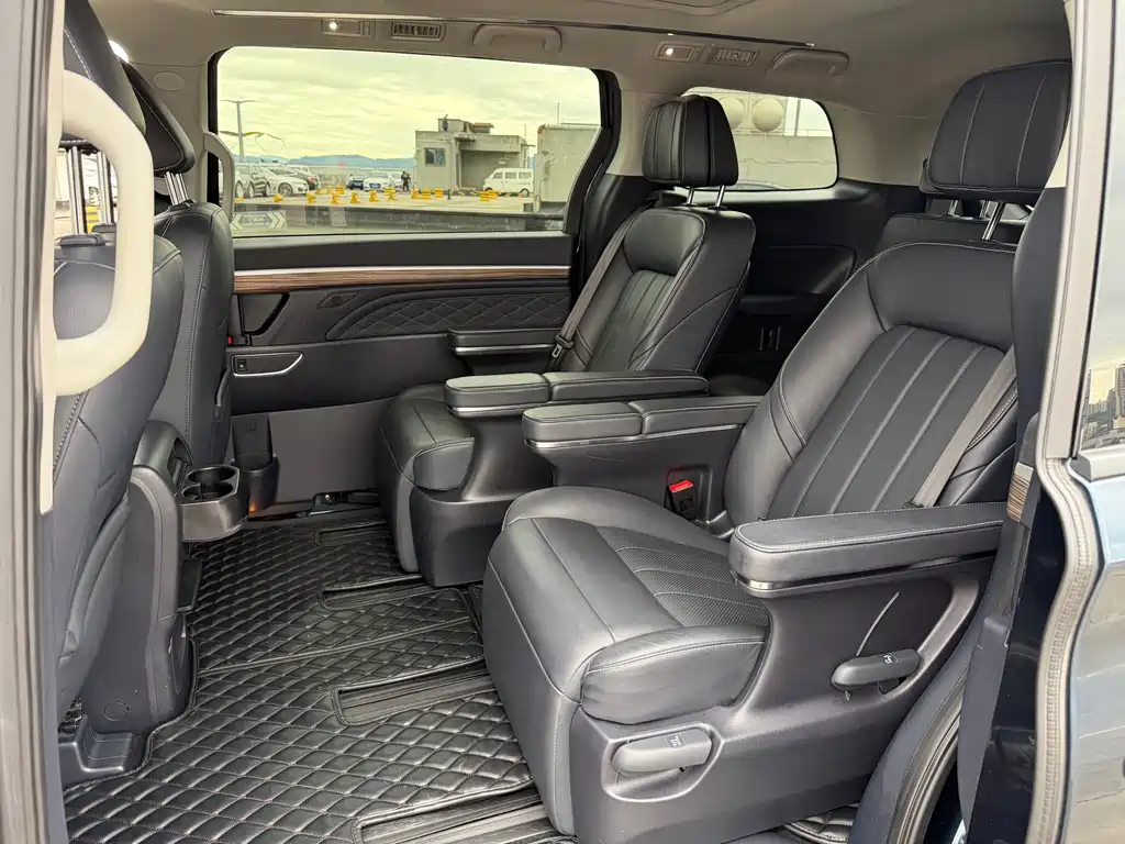 GAC Motor Trumpchi M8 2019 — фото 5
