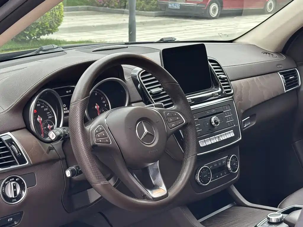 Mercedes-Benz GLE 2017 — фото 14