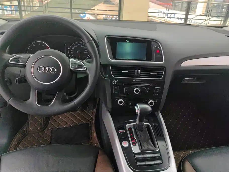 Audi Q5 2018 — фото 12
