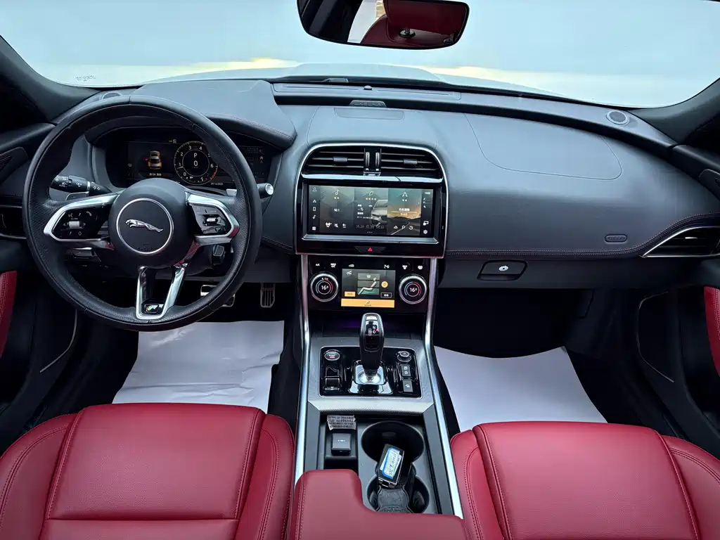 Jaguar XEL 2023 — фото 10