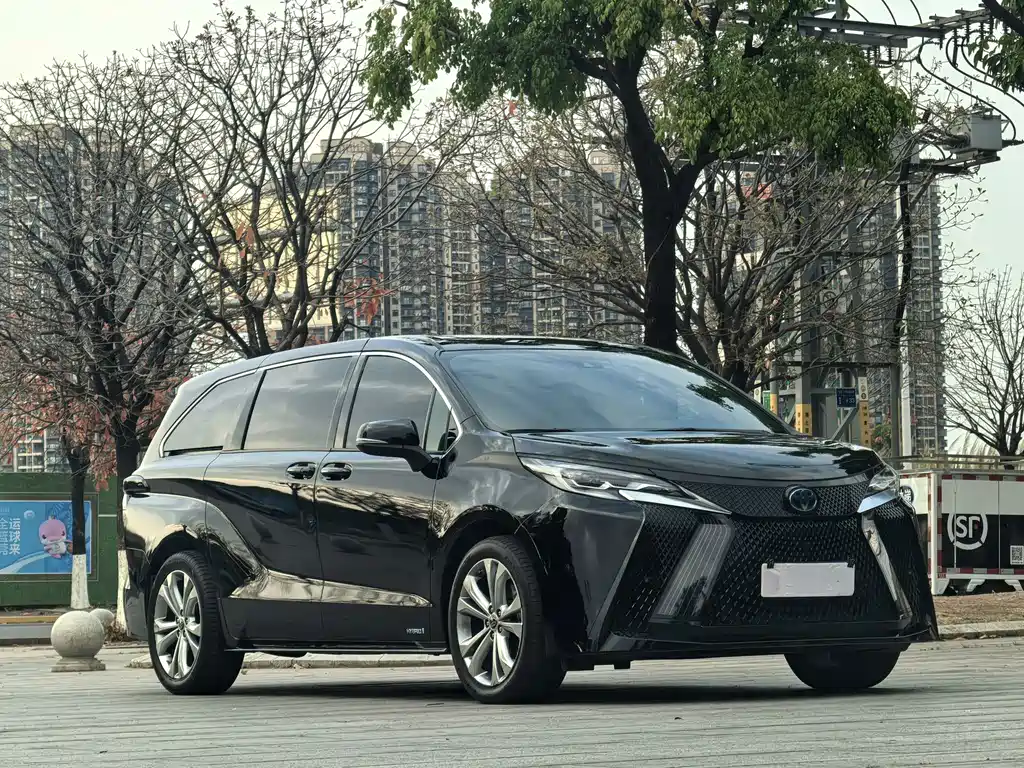 Toyota Sienna 2024 — фото 2