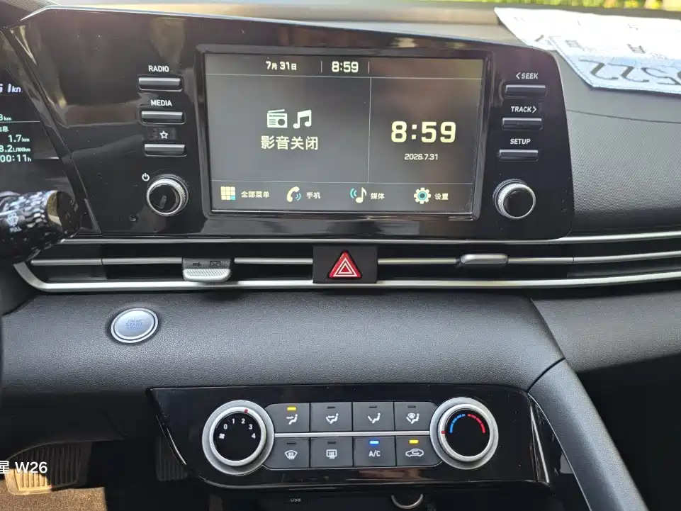 Hyundai Elantra 2023 — фото 12