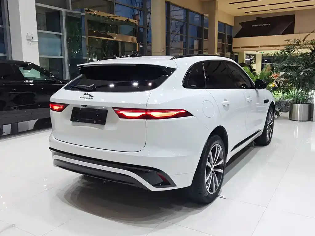 Jaguar F-PACE 2024 — фото 11