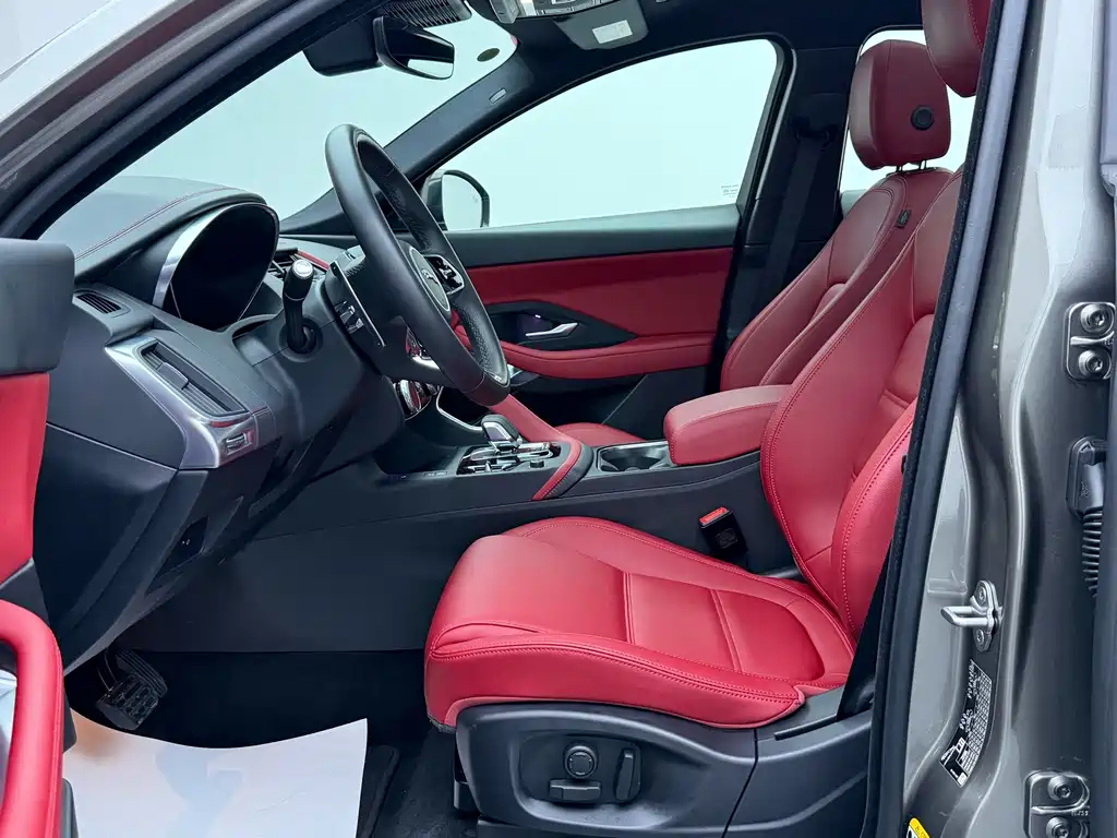 Jaguar E-PACE 2023 — фото 11