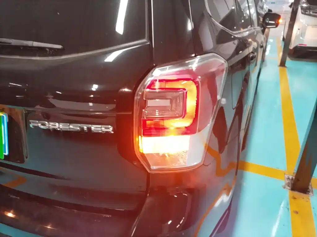 Subaru Forester 2017 — фото 8