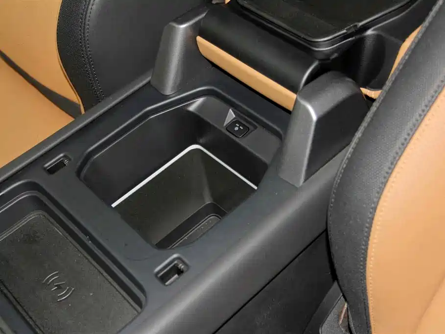 Land Rover Defender 2025 — фото 18