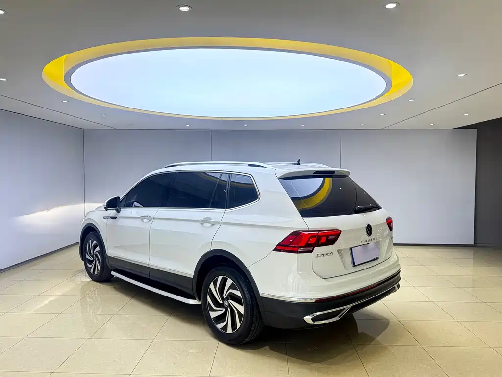 Volkswagen Tiguan L 2023 — фото 4