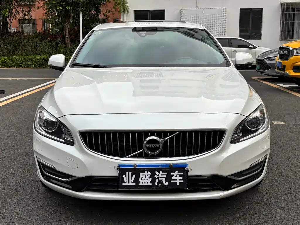 Volvo S60 2018 — фото 2