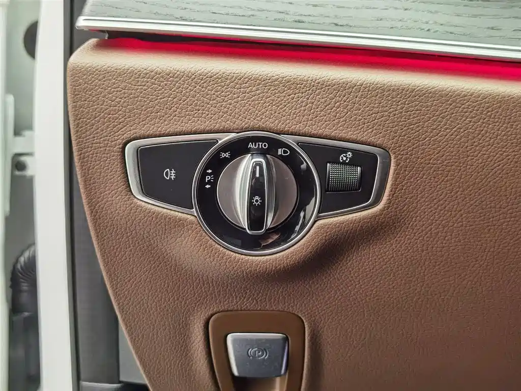 Mercedes-Benz E-Class 2021 — фото 21