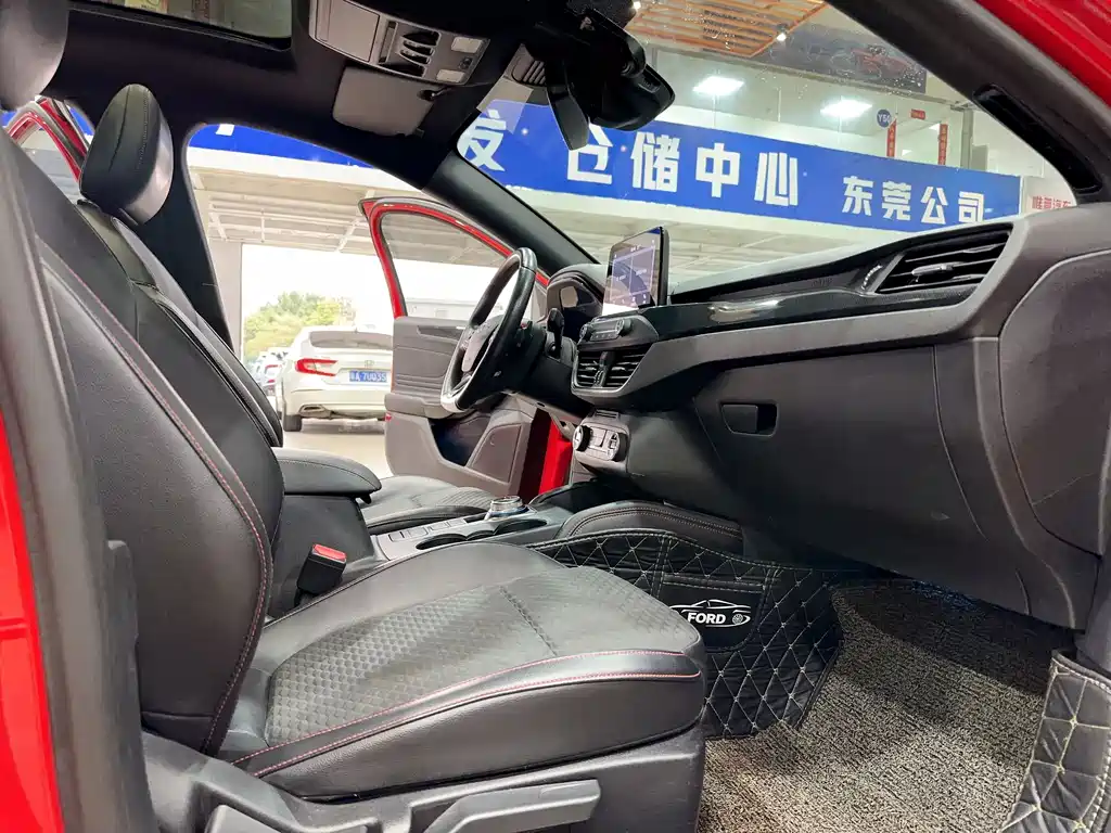 Ford Focus 2019 — фото 15