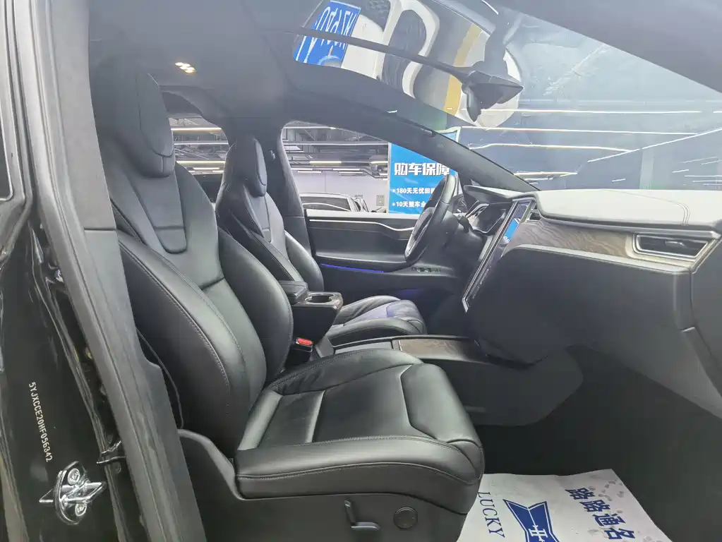 Tesla Model X 2018 — фото 9